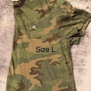 Calvin Klein Men’s Green Camouflage Tee